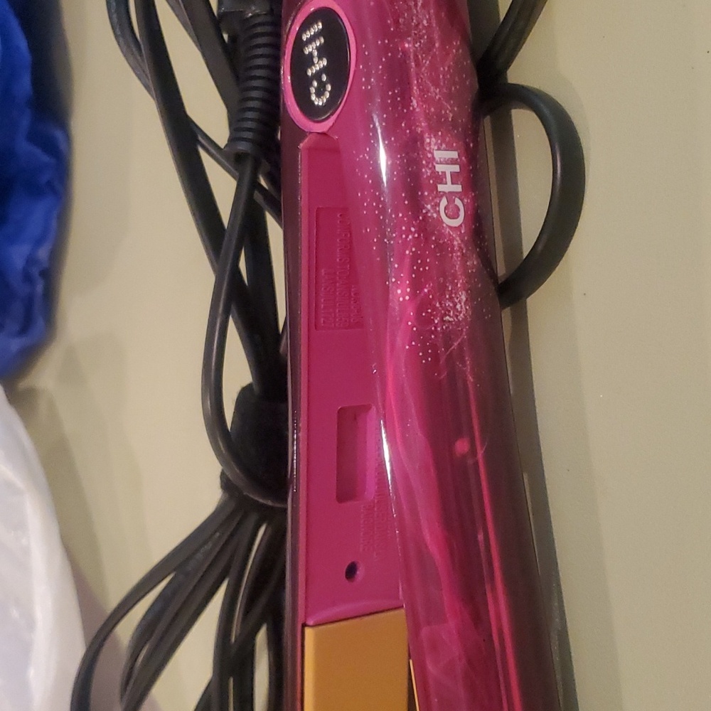 Chi mini flat iron in hot pink